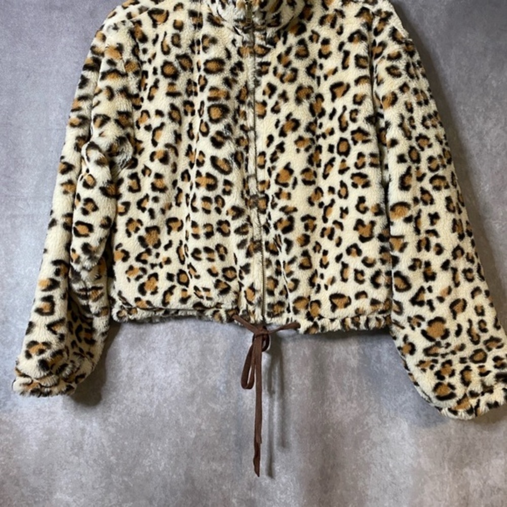 Victorias Secret PINK Know One Cares Cropped Faux Fur Leopard Jacket‎ Sz Medium